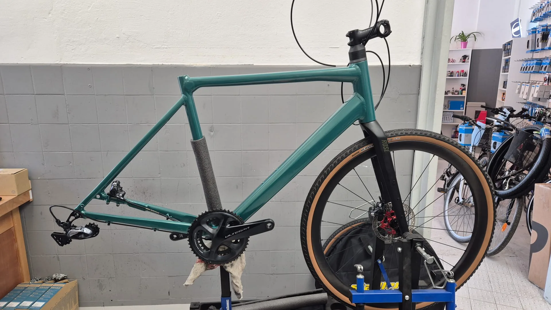 Reifenwechsel in der Fahrradwerkstatt von Dein Radius